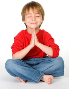 kind aan het mediteren